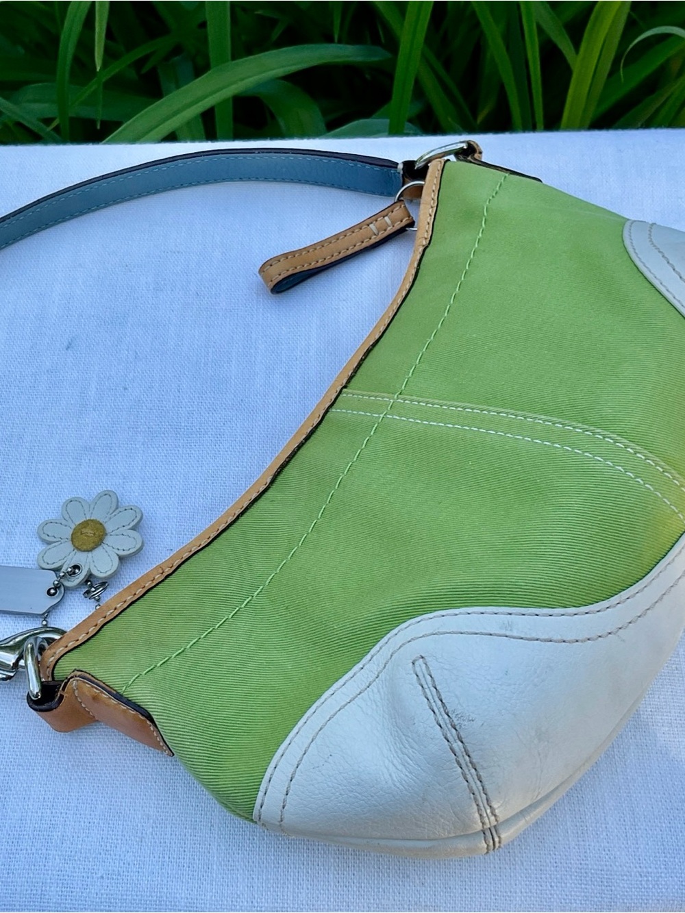 VINTAGE COACH GREEN W/WHITE LEATHER DEMI daisy BAG 1813 - Picture 4 of 13